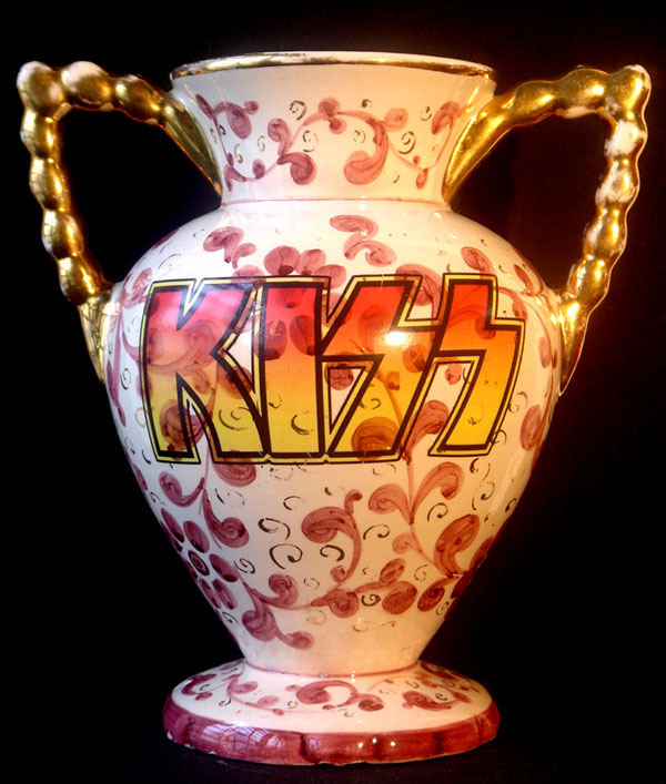 Vase blanc decors rose et double anse dorées KISS
