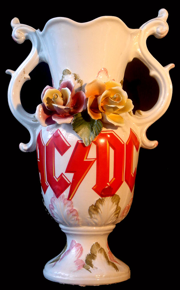 Gros vase avec rose ACDC
